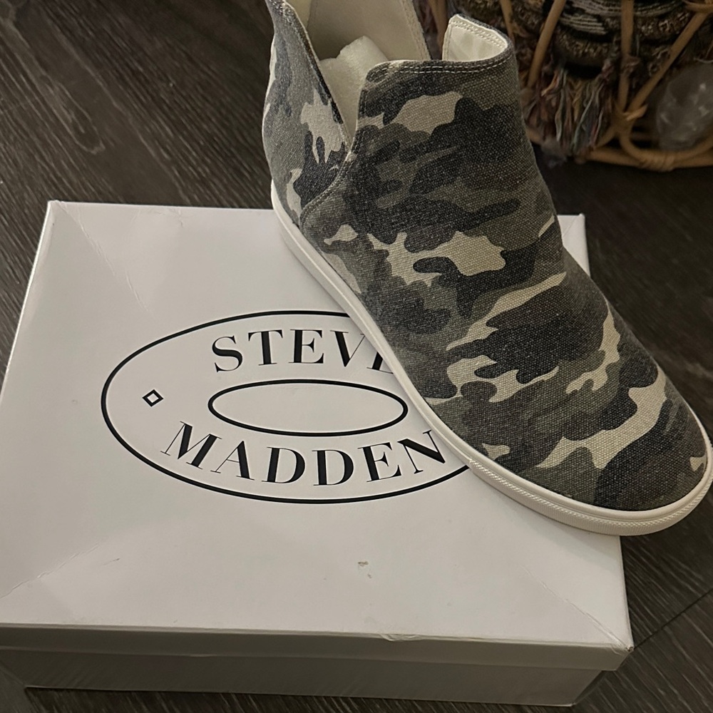 Steve Madden Gray Camouflage Slip-On Shoes